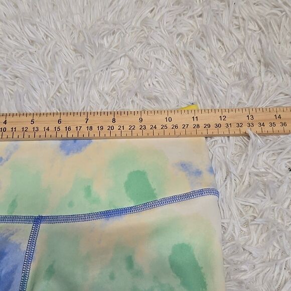 Nike Womens Mid Rise 7" Tie Dye Training Shorts Size XS Bike Dri-Fit Stretch - Picture 7 of 9